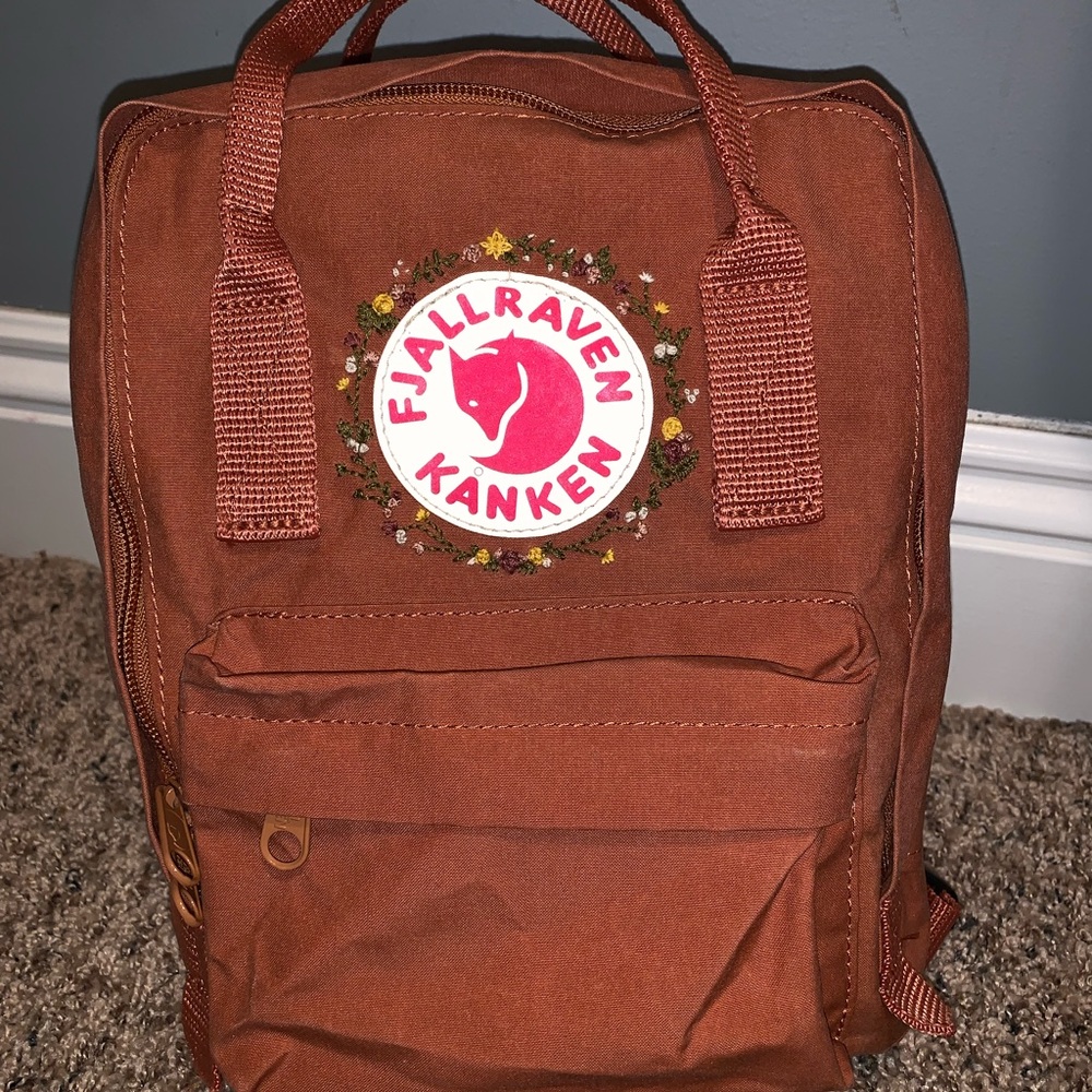 Embroidered mini fjallraven Kanken